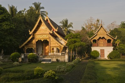 Wat Chiang Man, ubosot and library.